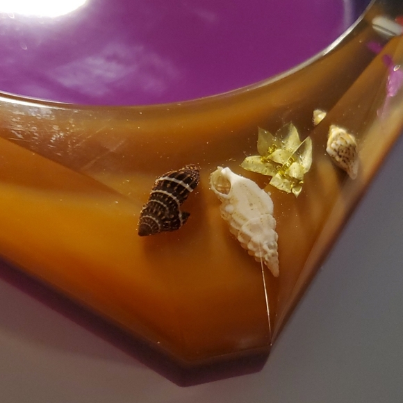 Resin ashtray - Picture 2 of 8